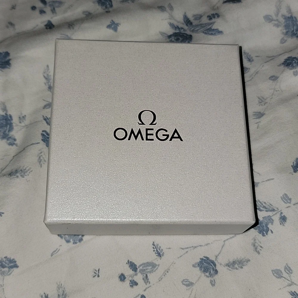 Omega Compact Mirror - Picture 1 of 6